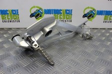 Gancio poggiapiedi anteriore