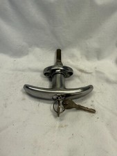 MANIGLIA A T SPORTELLO