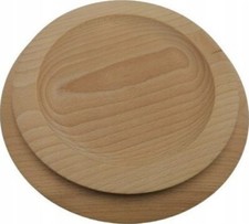 Un set di piatti decorativi in