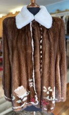 Mantella Pelliccia Visone Marrone Con Motivo Floreale In Visone