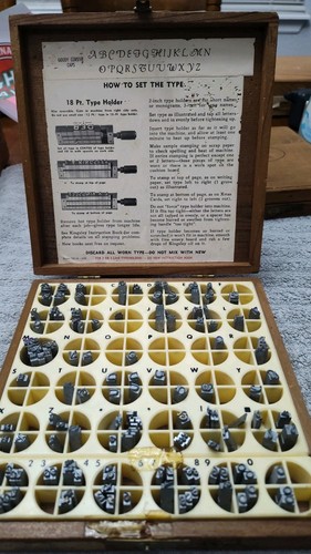 Scatola tappi corsivi vintage