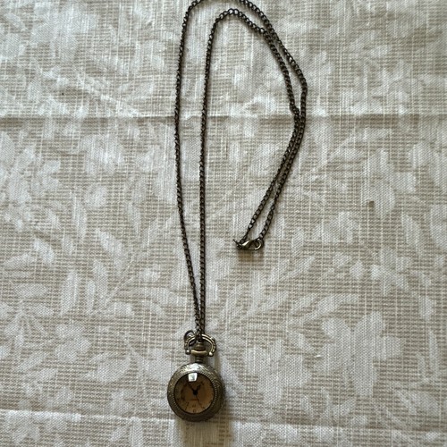 Collana con ciondolo orologio