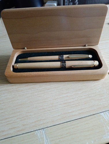 Penna stilografica a - +,