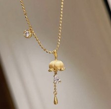 Collana con ciondolo a goccia