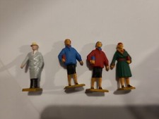 4 figurines starlux 1/43 civil
