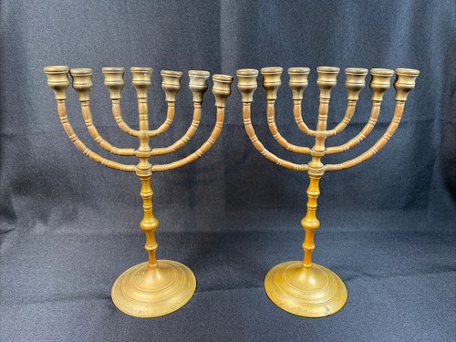 Antico candelabro ornato