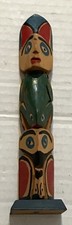 Totem in legno intagliato a