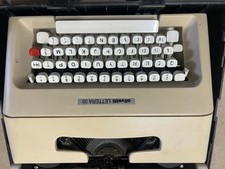 macchina da scrivere olivetti lettera 35