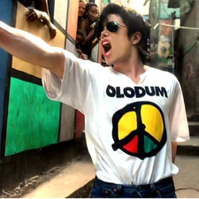 T-shirt Olodum indossata da