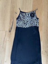 Abito Donna Nero Cerimonia Morbido Con Rosa Sul Petto Corto Al Ginocchio