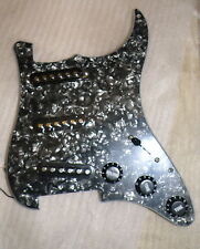 BATTIPENNA STRATOCASTER NERO TORTOISE PREASSEMBLATO SSS