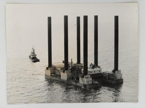Transocean oil rig - oil, north