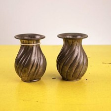 coppia di piccoli vasetti in