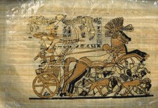 Faraone in battaglia, con l'arco, sul cocchio.