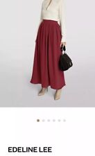 Maxi gonna Edeline Lee nuova con etichette plissettata in crepe 16 bordeaux. L 40 pollici. Esaurita. Prezzo consigliato £ 850