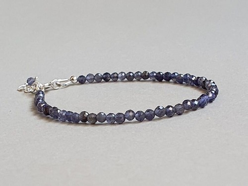 Delicati bracciali fatti - , a