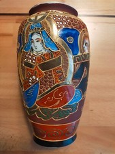 Due vasi giapponesi dipinti a