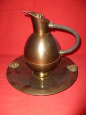 Vecchia brocca con piatto in ottone vintage design centrotavola