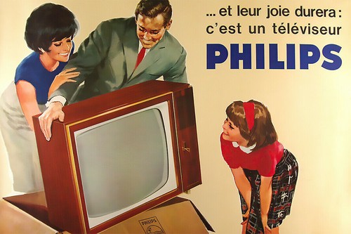 361200 family watching philips - family,