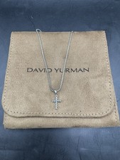 Collana con ciondolo croce
