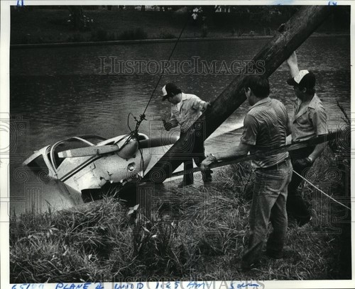 1983 press photo workers - press,
