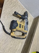 “Trapano demolitore DeWalt usato,ideale per lavori pesanti su cemento e muratura