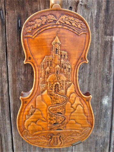Violino decorato molto antico