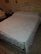 Coperta di cotone bianca per letto matrimoniale lavorata ai ferri a mano.