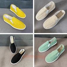 Nuove scarpe tradizionali