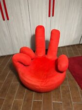 Poltrona rossa - Girevole - Forma di Mano - Cinque Dita - Stoffa