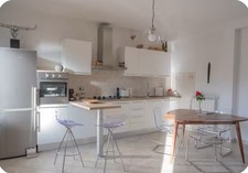 Cucina Lube Bianca e top simil legno