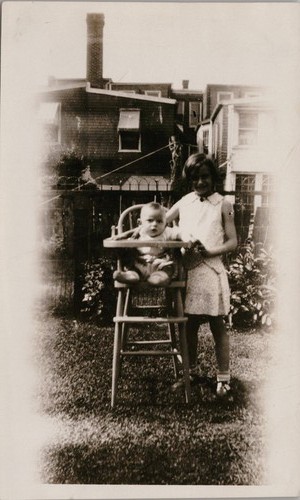 Vintage snapshot bambina e - b&w,