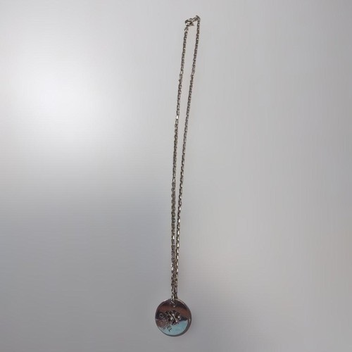 Collana con ciondolo tondo