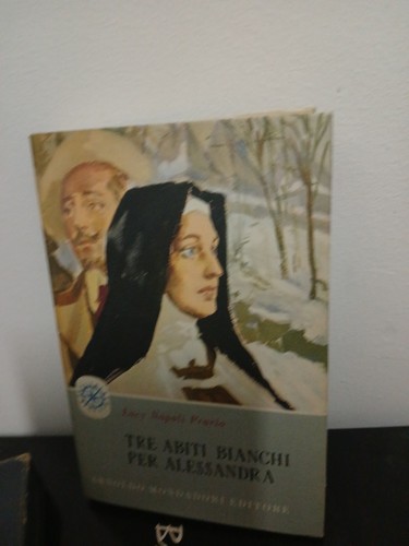 Tre abiti bianchi per - tre,