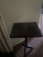 Antico tavolino laterale o terminale in legno