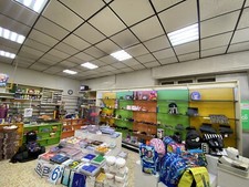 Scaffali da esposizione componibili. Moduli Da 1 metro, totale 25 metri