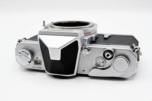 Una delle nikon nikomat - una,