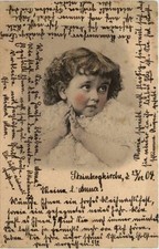 Bambino che cammina nella