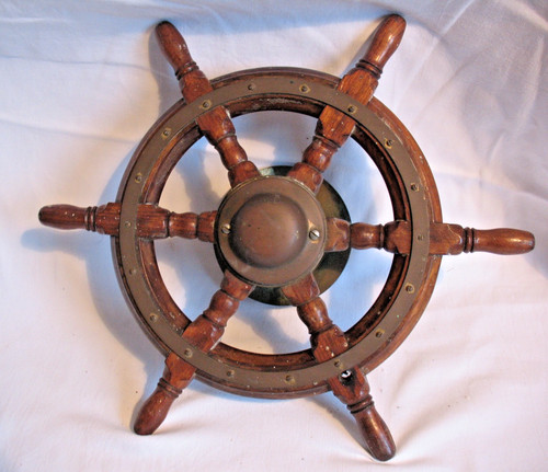 Vecchia antica ruota barca
