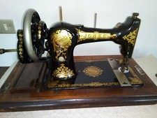 Macchina da cucire antica