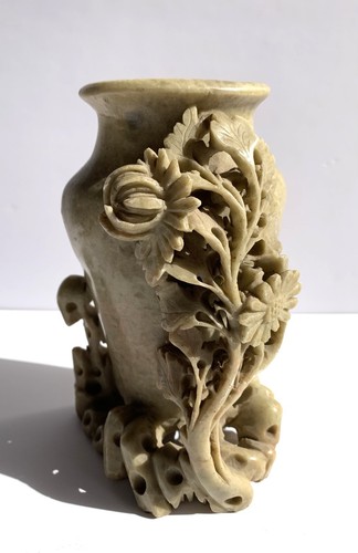 Antico vaso cinese - in, pietra