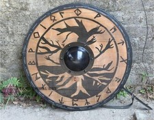 Guerriero medievale in legno