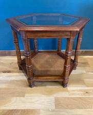 Tavolino con piano in vetro metà secolo e ripiano in canna