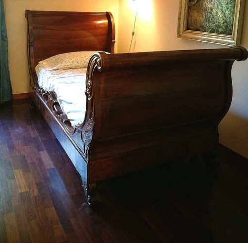 Antico letto veneziano - , a