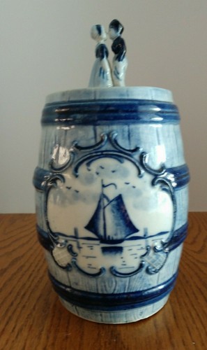 Delf barrel with boy - delf.,