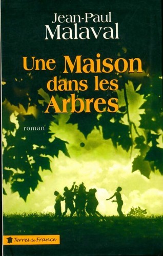 Une maison dans les - arbres,
