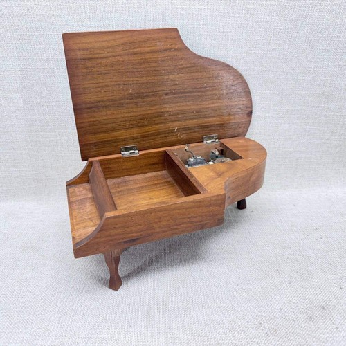 Vintage pianoforte coda - a, in