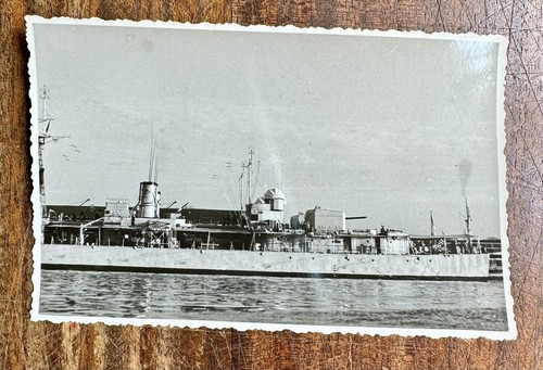 Fotografia nave guerra - /,