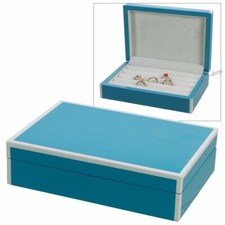 UNA SCATOLA CASSETTA