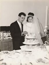 B- Foto Photo Fotografia Anni 60 - Coppia Sposi Matrimonio Torta Taglio